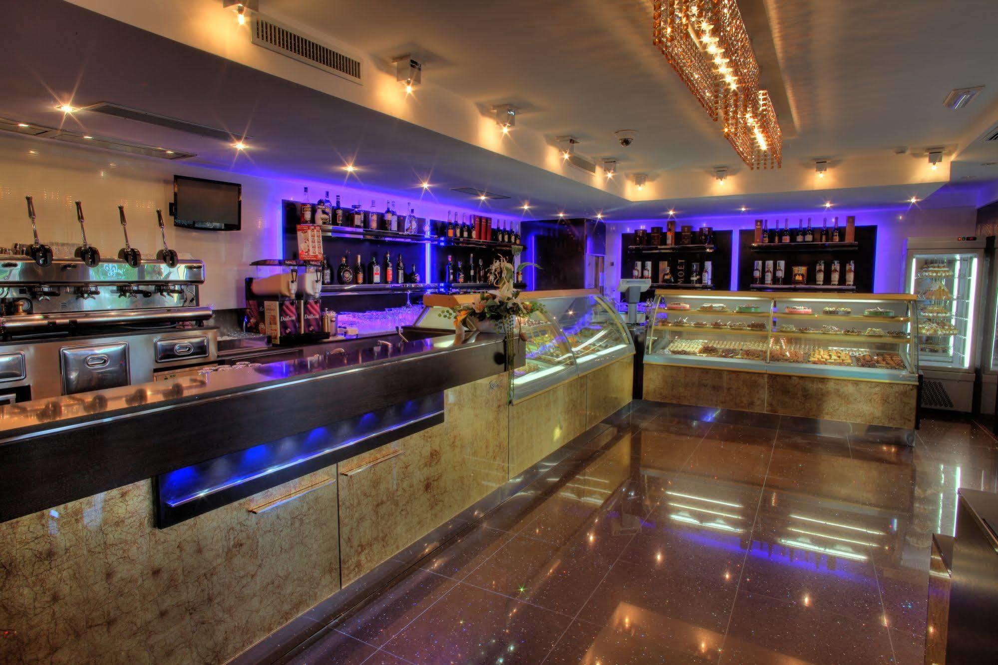 赛纳克罗酒店 索姆马韦苏维亚纳 外观 照片